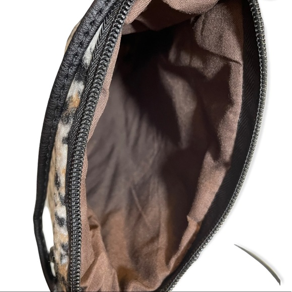 New Boutique Line Leopard Pattern Faux Sherpa Crossbody - Picture 8 of 9